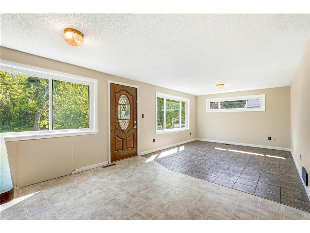 25 W 7th Street Rush City MN 55069 7078869 image3