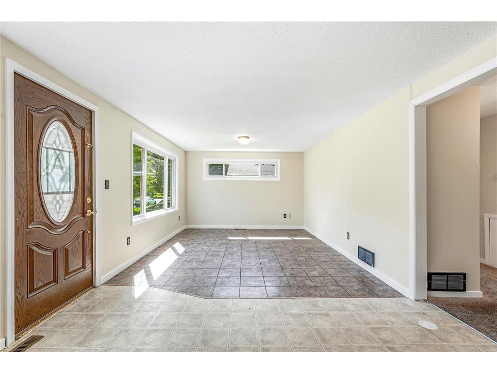 25 W 7th Street Rush City MN 55069 7078869 image4