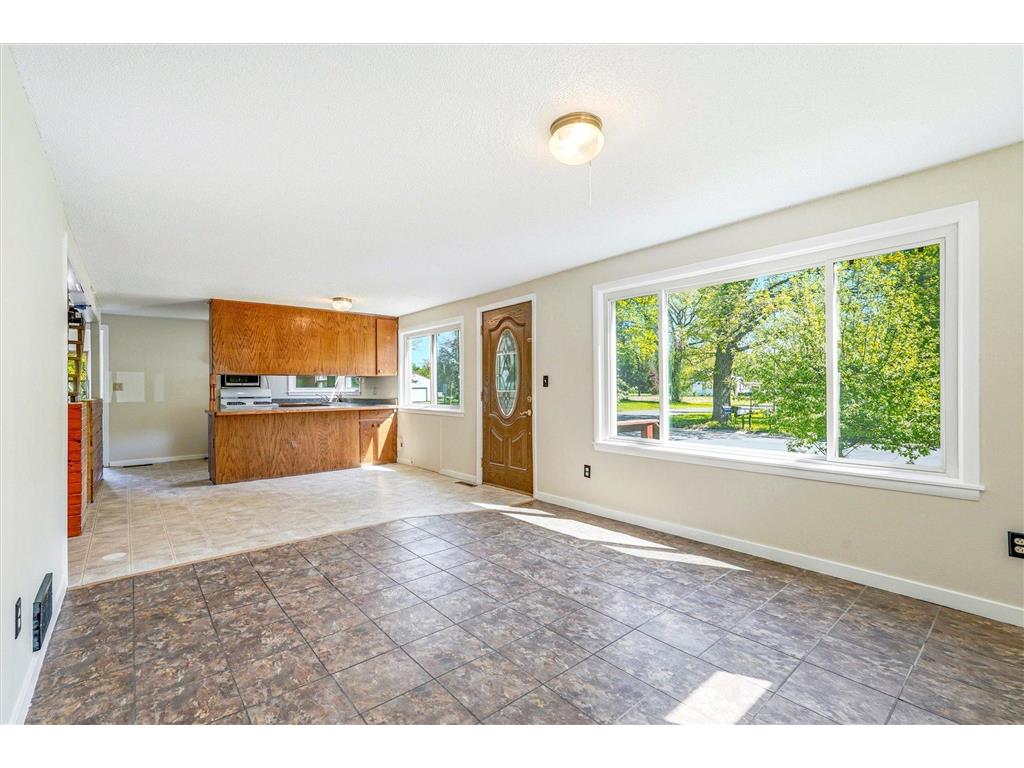 25 W 7th Street Rush City MN 55069 7078869 image5