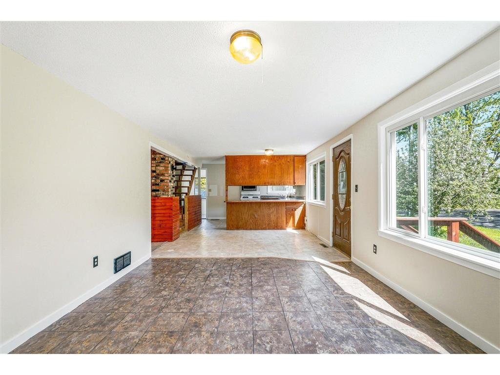 25 W 7th Street Rush City MN 55069 7078869 image6
