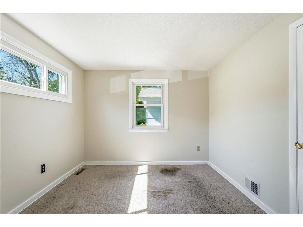 25 W 7th Street Rush City MN 55069 7078869 image9