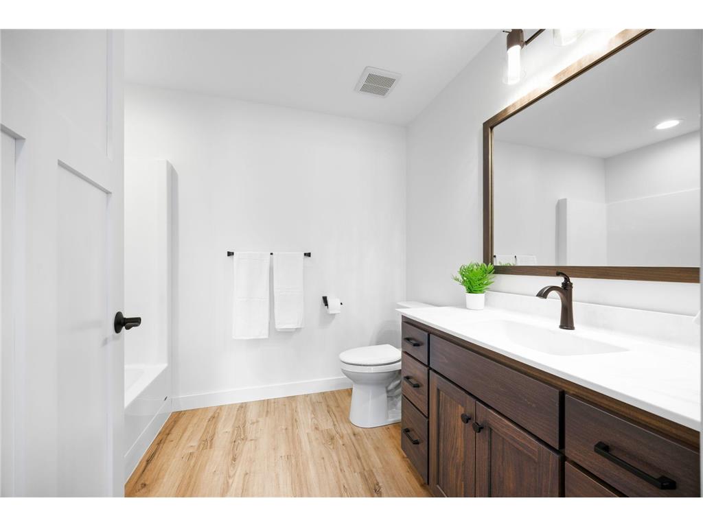 250 Eau Claire Avenue SE Hutchinson MN 55350 6785042 image14