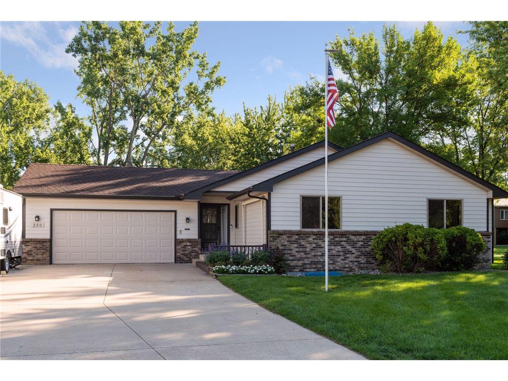 250 Oakview Court, Chaska, MN 55318 MLS 6247620 Edina Realty