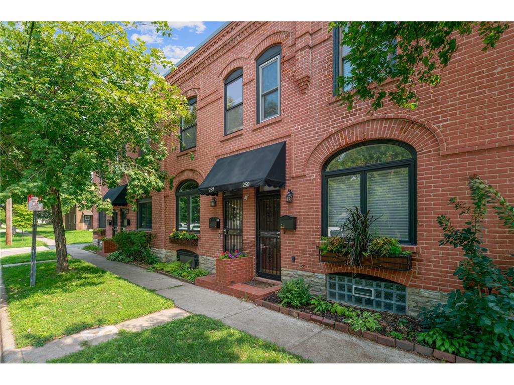 250 Saint Albans Street N Saint Paul MN 55104 6420833 image1