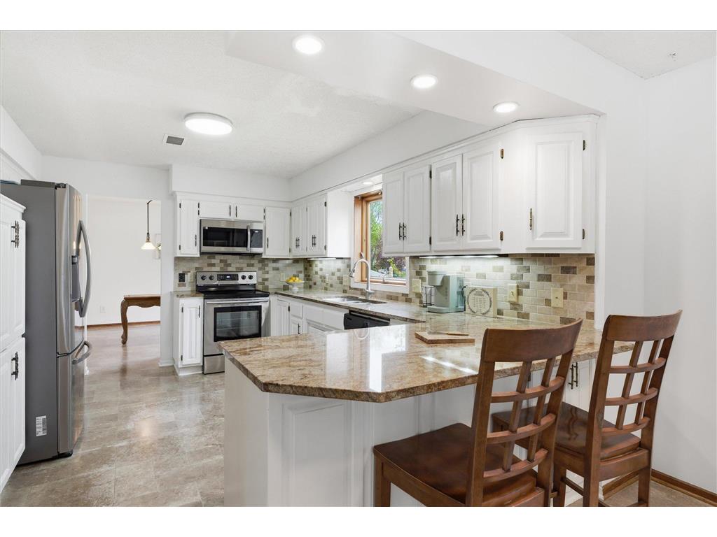 2500 Highland View Avenue S Burnsville MN 55337 7074968 image16