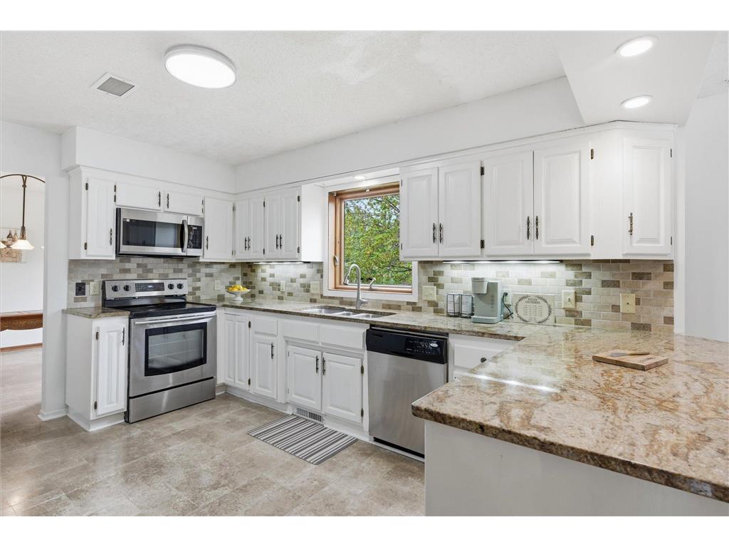 2500 Highland View Avenue S Burnsville MN 55337 7074968 image17
