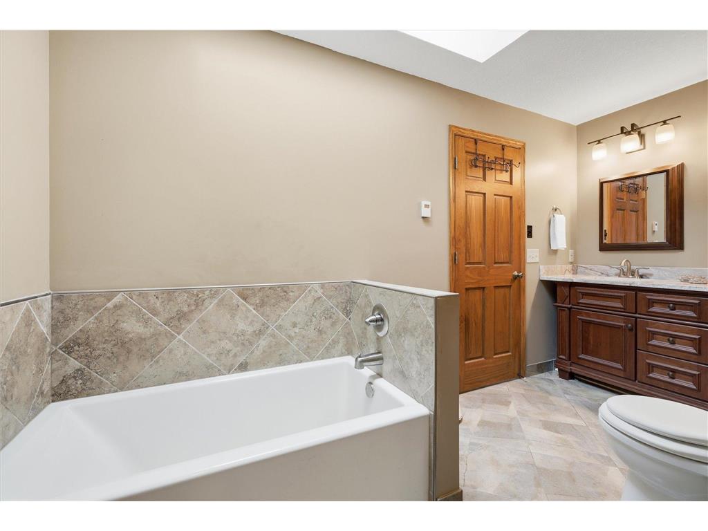 2500 Highland View Avenue S Burnsville MN 55337 7074968 image34