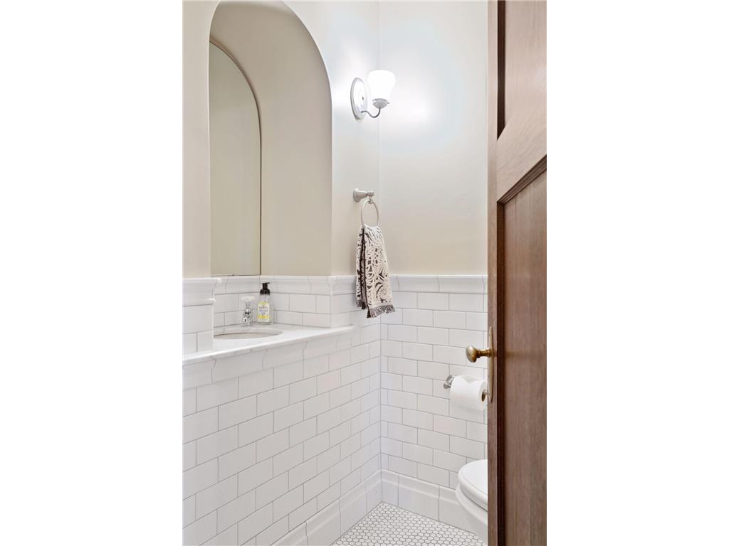 2504 Euclid Place Minneapolis MN 55405 7008026 image54