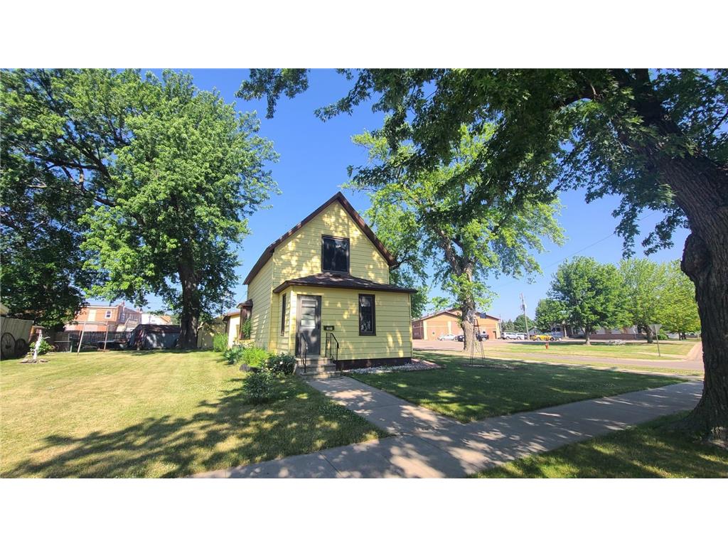 2504 Linden Avenue, Slayton, MN 56172 MLS 6227802 Edina Realty