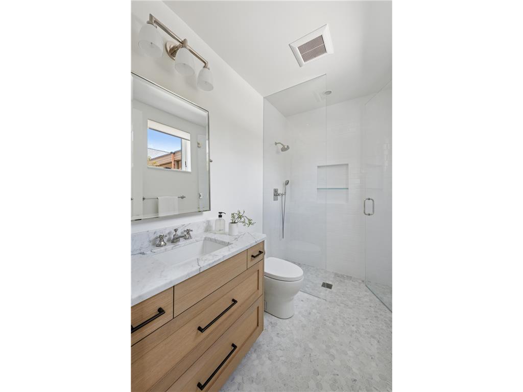 2505 E Lake Of The Isles Parkway Minneapolis MN 55405 - Lake of the Isles 7011797 image48