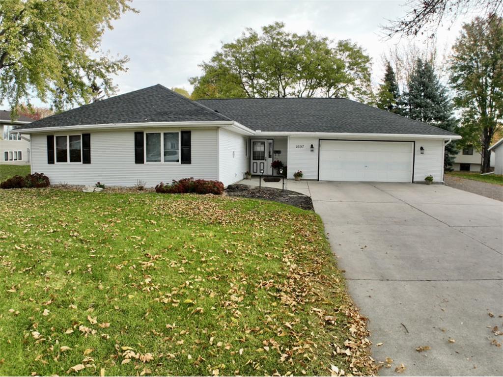 2507 9th Street SW Willmar MN 56201 6452367 image1
