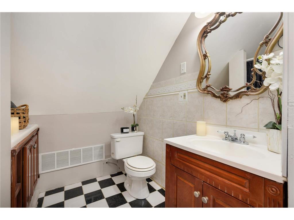 2507 Lyndale Avenue S Minneapolis MN 55405 6812015 image21