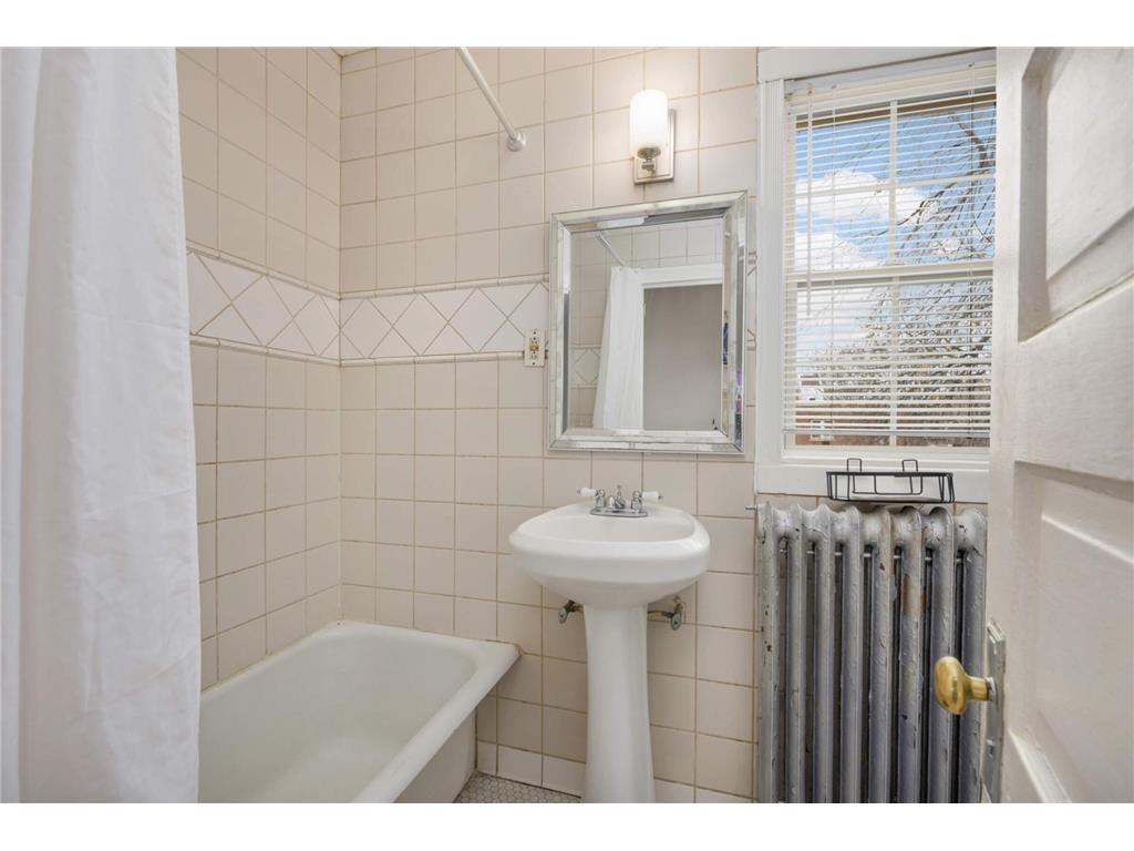 2507 Lyndale Avenue S Minneapolis MN 55405 6812015 image35