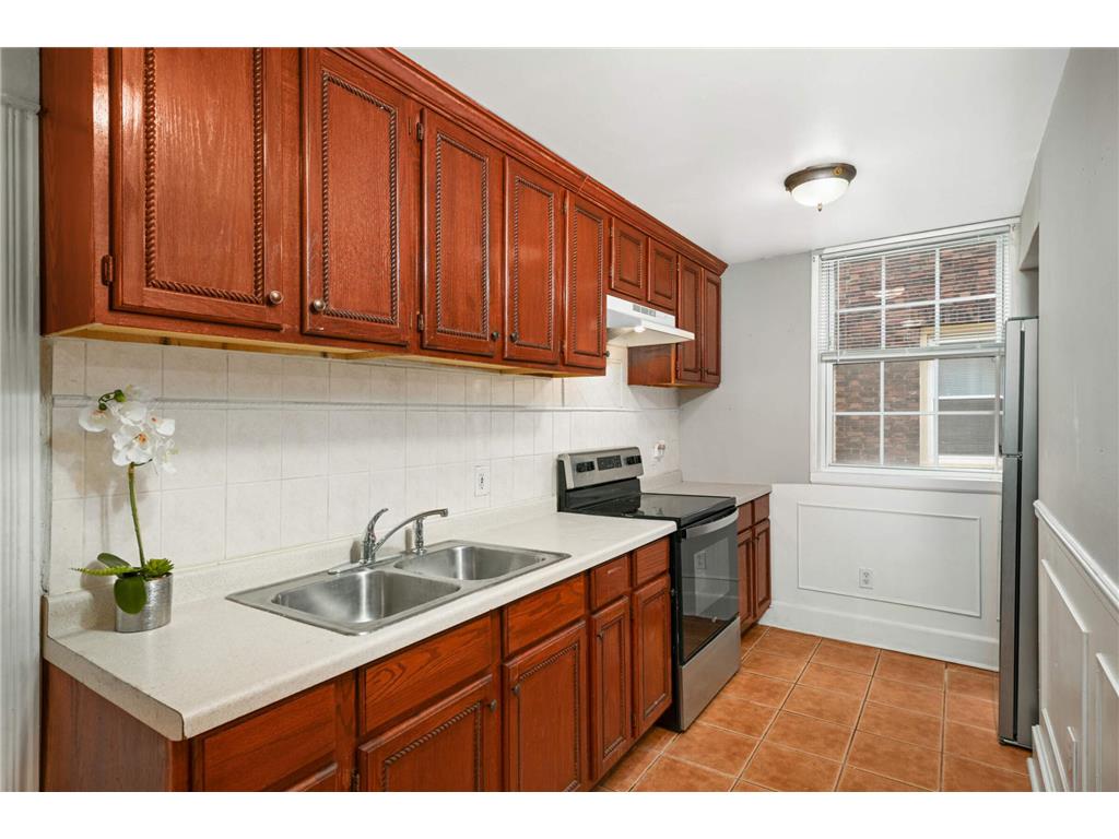 2507 Lyndale Avenue S Minneapolis MN 55405 6812015 image4