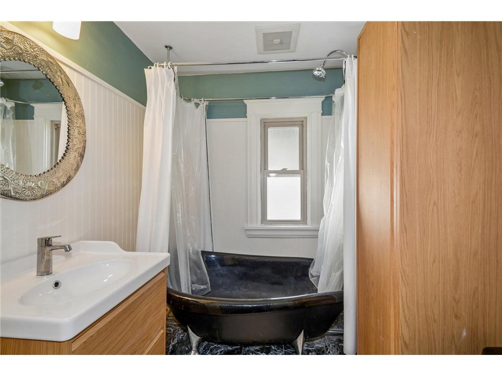 2507 Thomas Avenue N Minneapolis MN 55411 7069438 image16