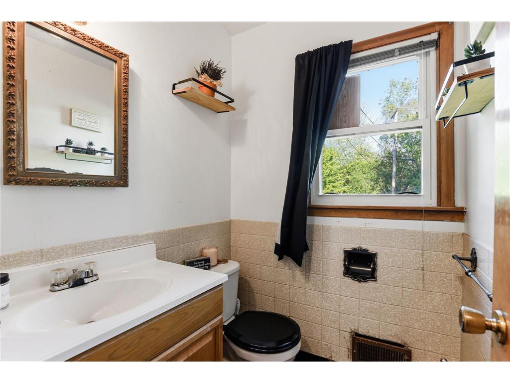 2510 Cavell Avenue N Golden Valley MN 55427 7071440 image9