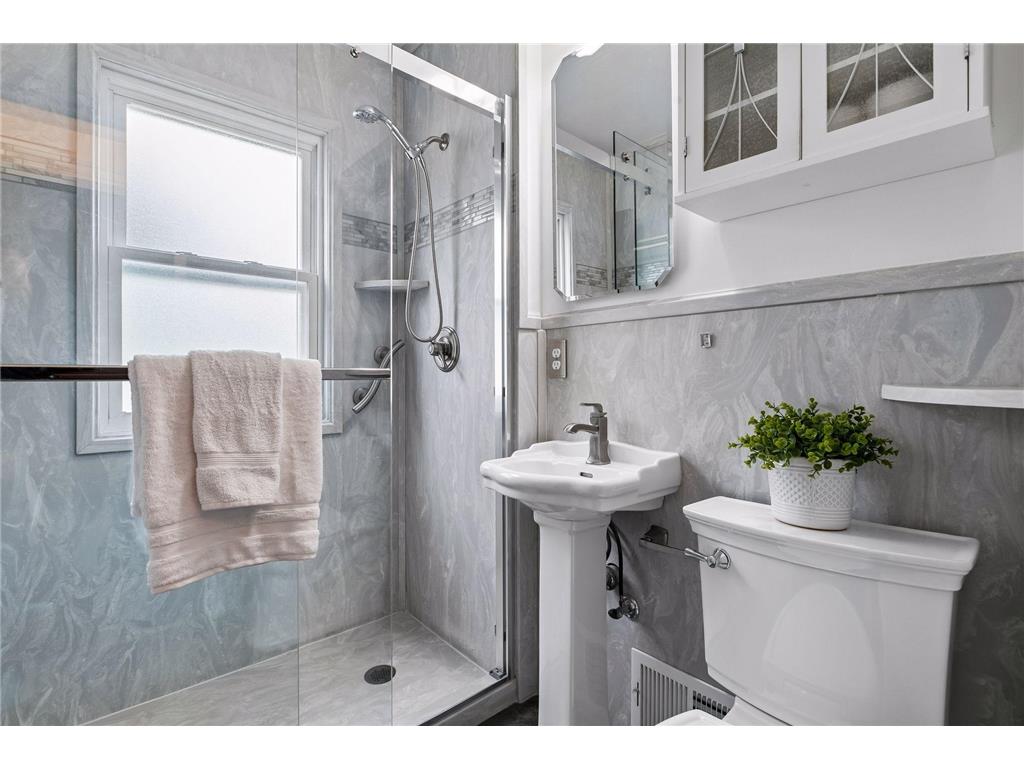 2514 Hayes Street NE Minneapolis MN 55418 7071191 image16