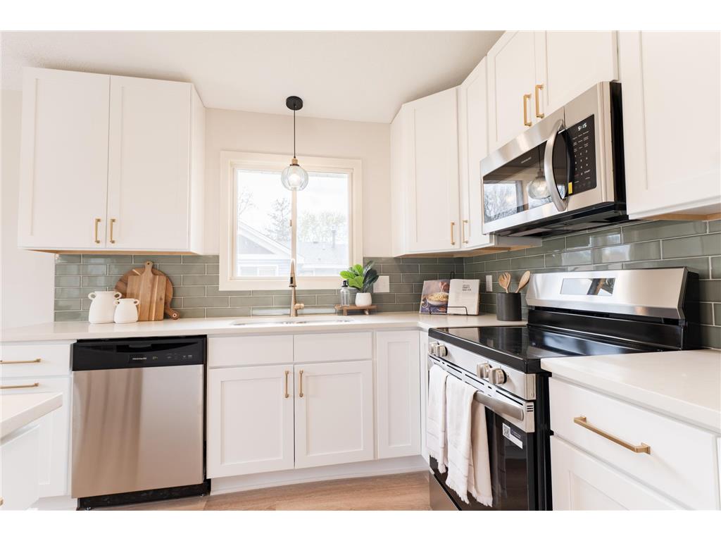 2515 N 83rd Avenue N Brooklyn Park MN 55444 7062522 image3