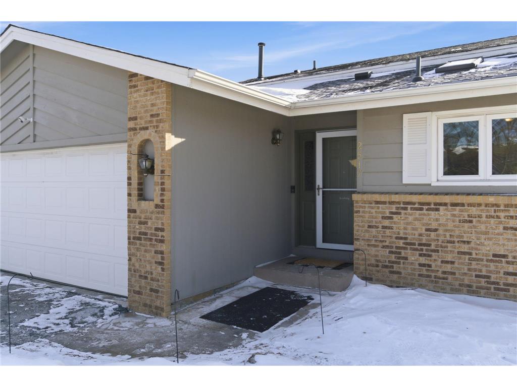 2517 Crestmount Lane Burnsville MN 55306 7006429 image1