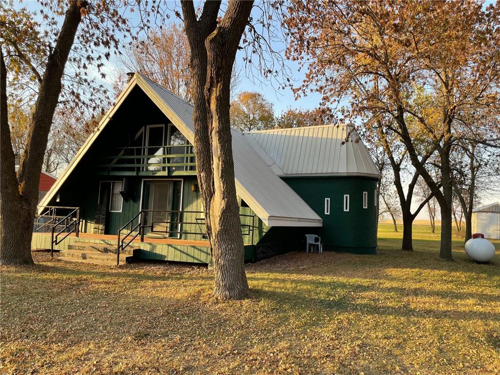 2517 East Avenue Worthington MN 56187 6268118 image1