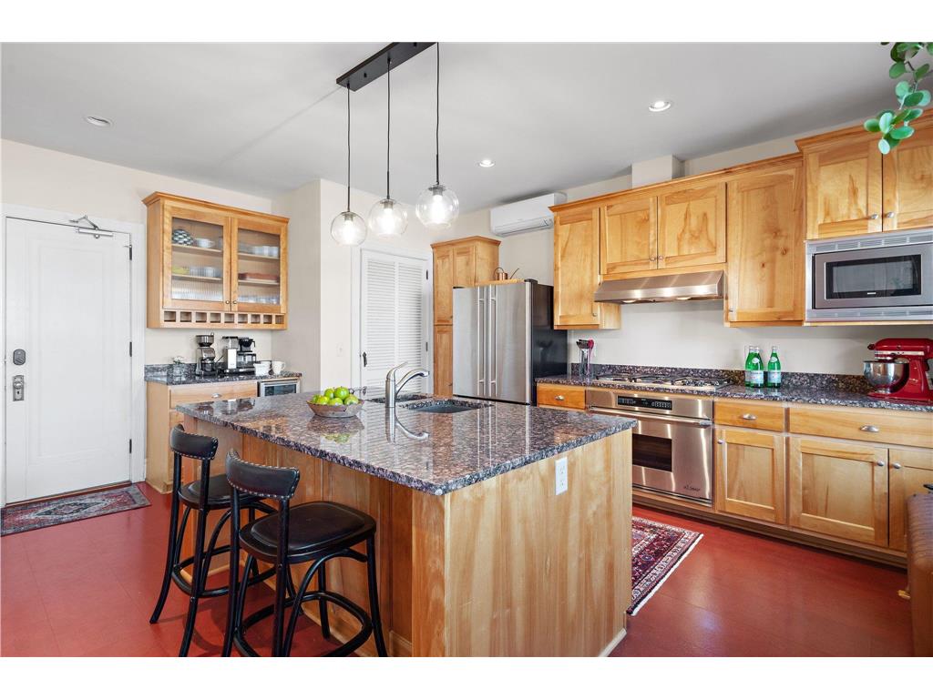 2517 Humboldt Avenue S #103 Minneapolis MN 55405 6708517 image1