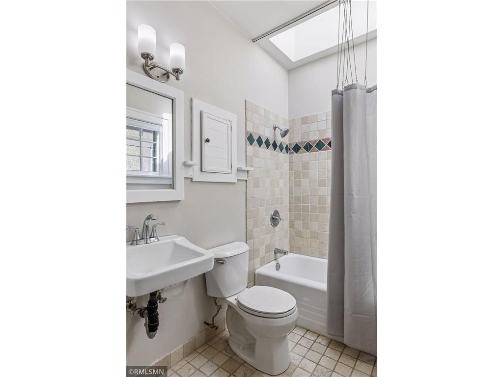 2517 W 42nd Street Minneapolis MN 55410 7056951 image12