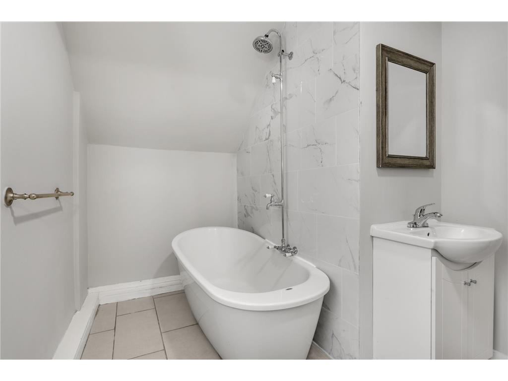 2518 Thomas Avenue N Minneapolis MN 55411 7006764 image16