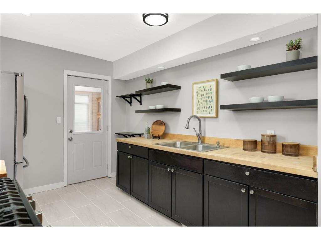 2518 Thomas Avenue N Minneapolis MN 55411 7006764 image8