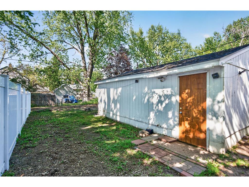 2519 3rd Avenue E North Saint Paul MN 55109 7072163 image19