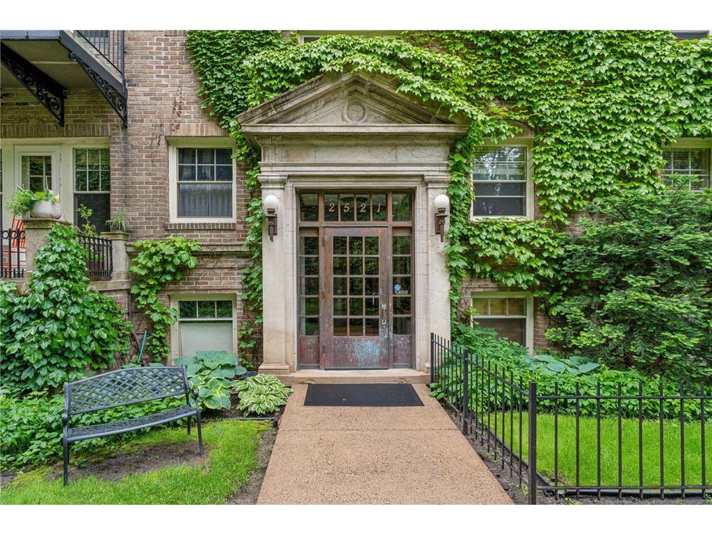2519 Humboldt Avenue S #105 Minneapolis MN 55405 6590498 image1
