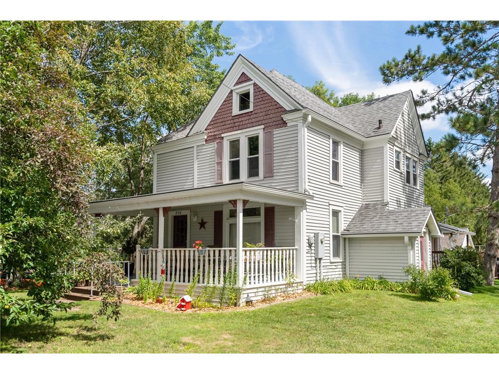 252 S Grant Street, Ellsworth, WI 54011 MLS 6252109 Edina Realty