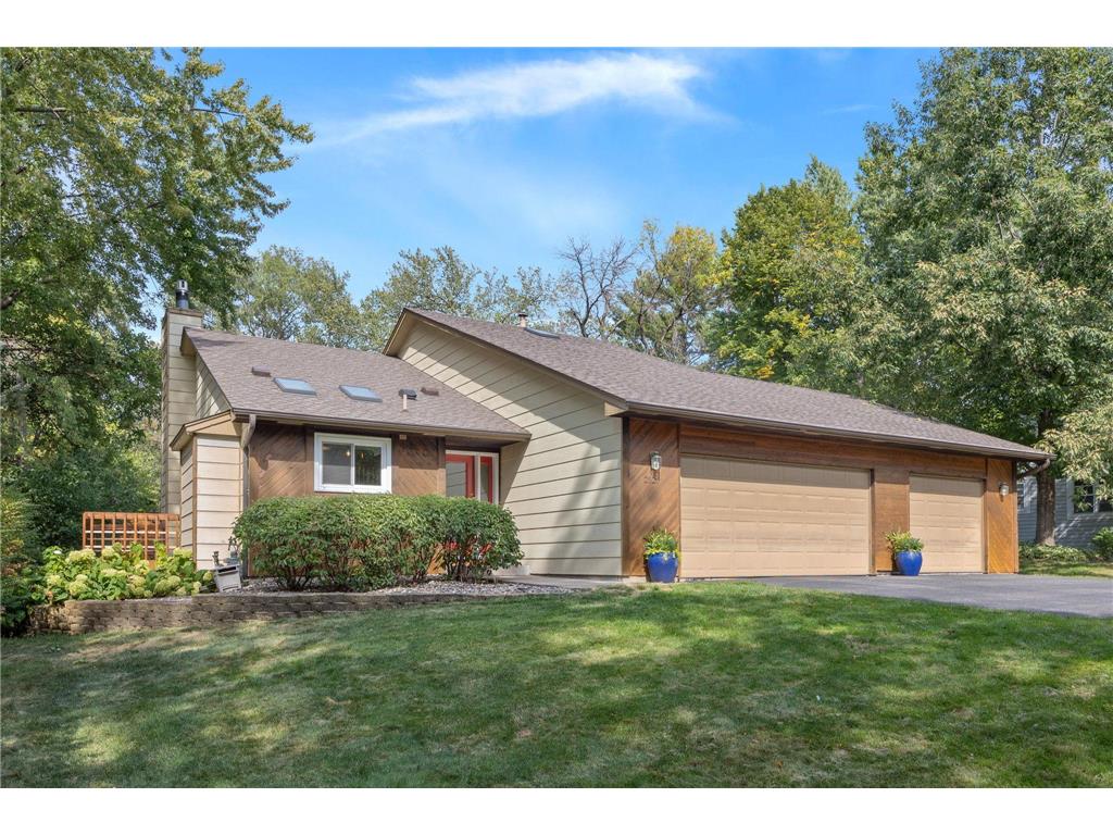 2520 W 105th Street Bloomington MN 55431 6437878 image1