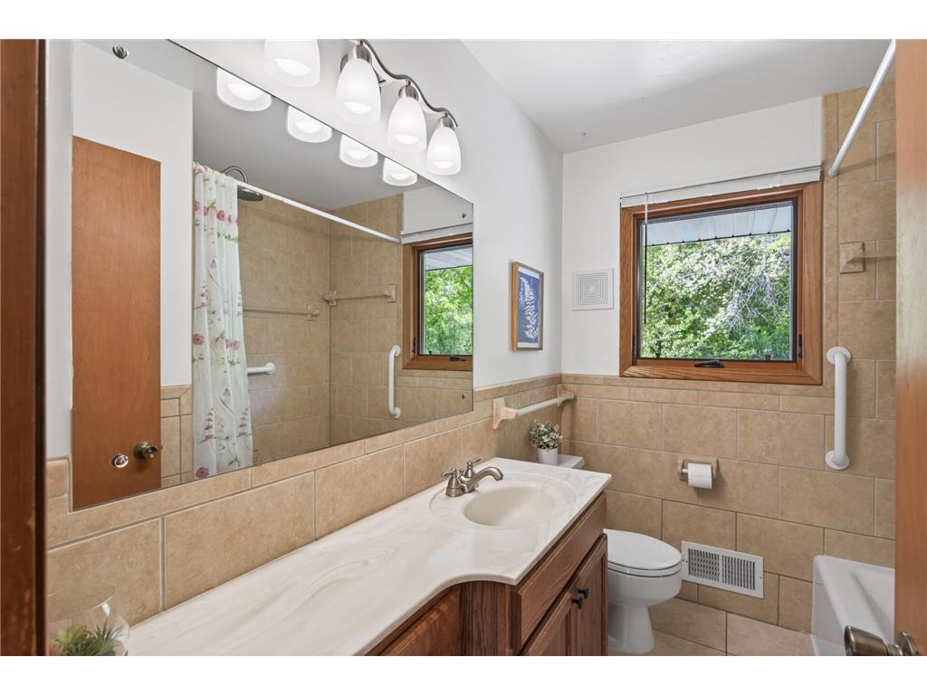2521 Cedar Avenue White Bear Lake MN 55110 7057208 image13