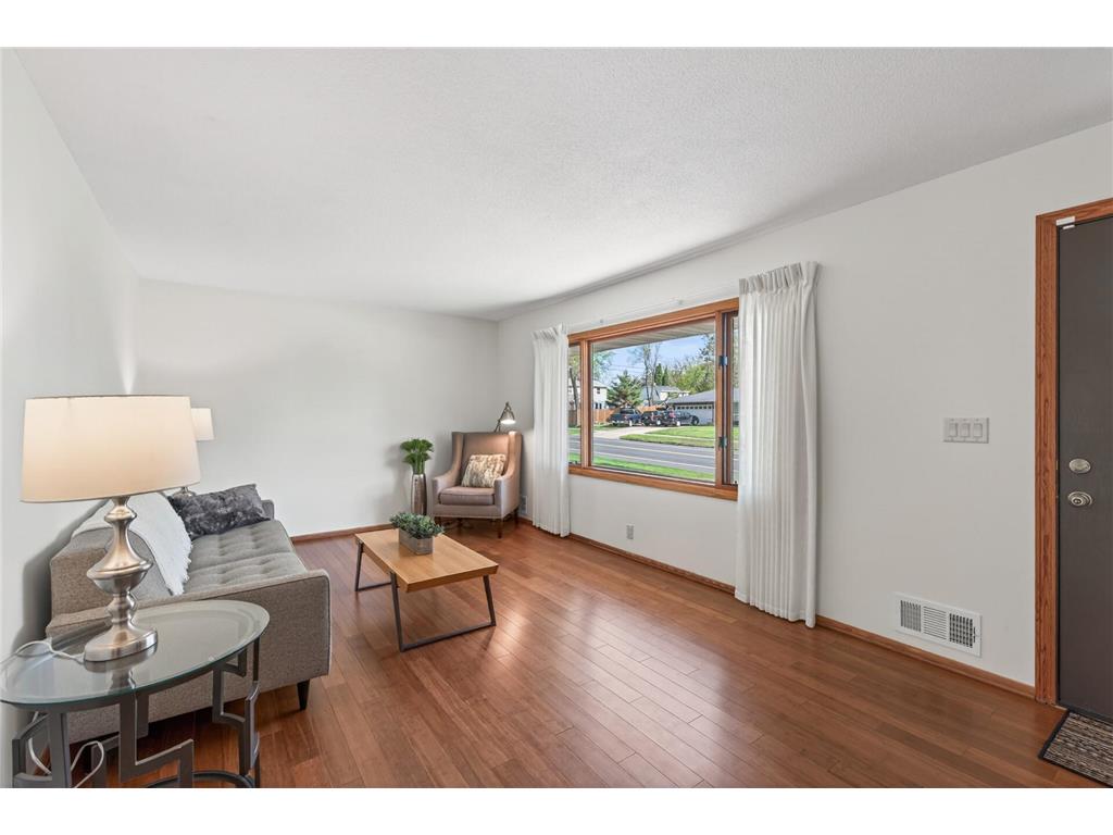 2521 Cedar Avenue White Bear Lake MN 55110 7057208 image3