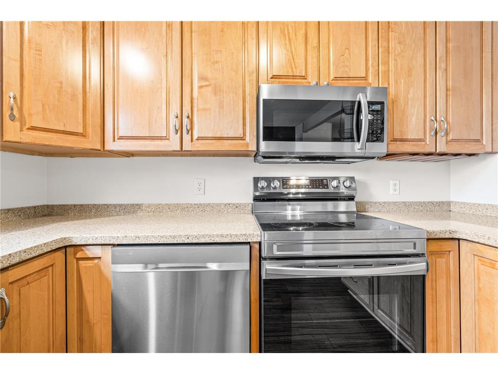 2523 Clinton Avenue Minneapolis MN 55404 7047391 image16