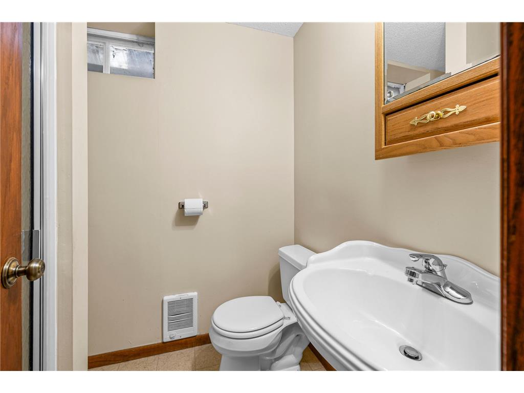 2523 Clinton Avenue Minneapolis MN 55404 7047391 image27