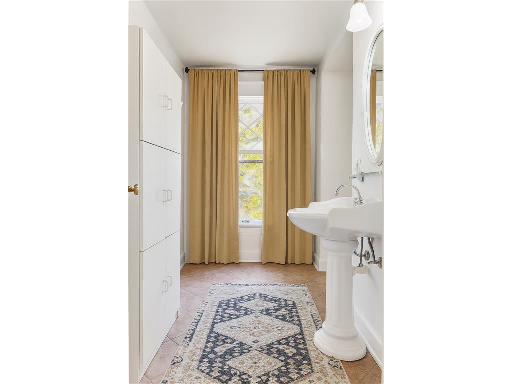 2524 Pillsbury Avenue S Minneapolis MN 55404 6808064 image10