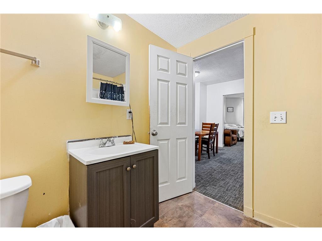 2524 Portland Avenue Minneapolis MN 55404 7048349 image9