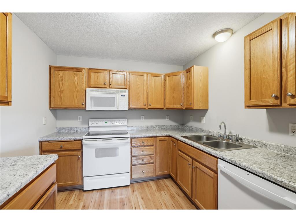 2525 Cobble Hill Court #J Woodbury MN 55125 7023032 image8