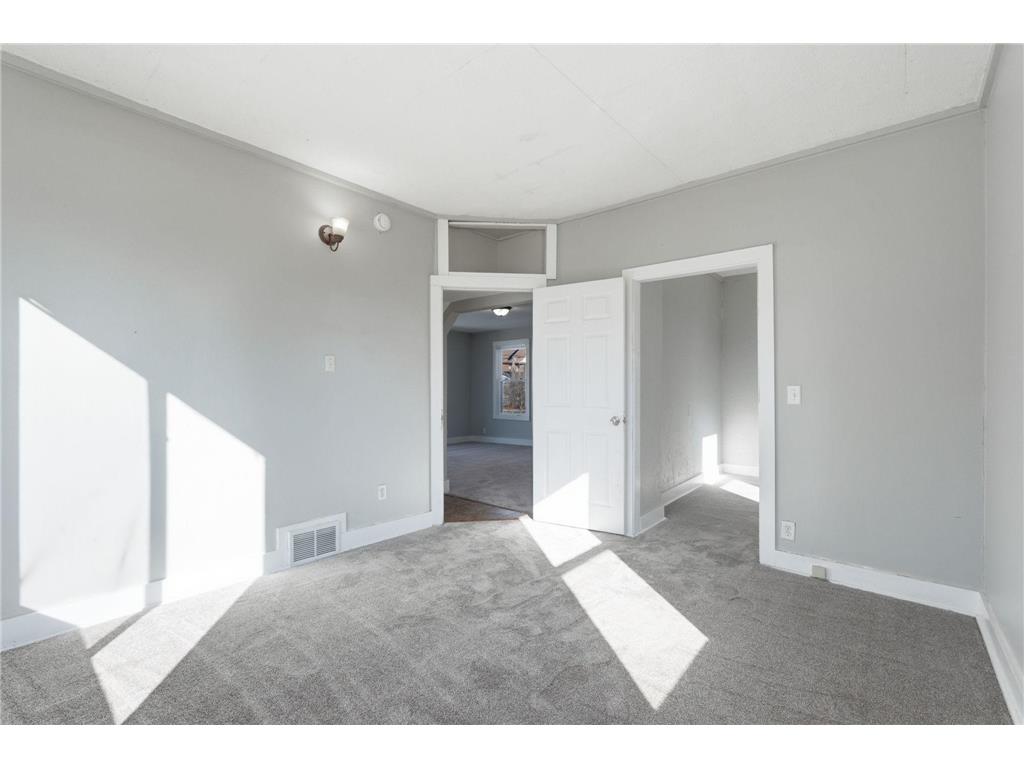 2527 Washington Street NE Minneapolis MN 55418 6816026 image16