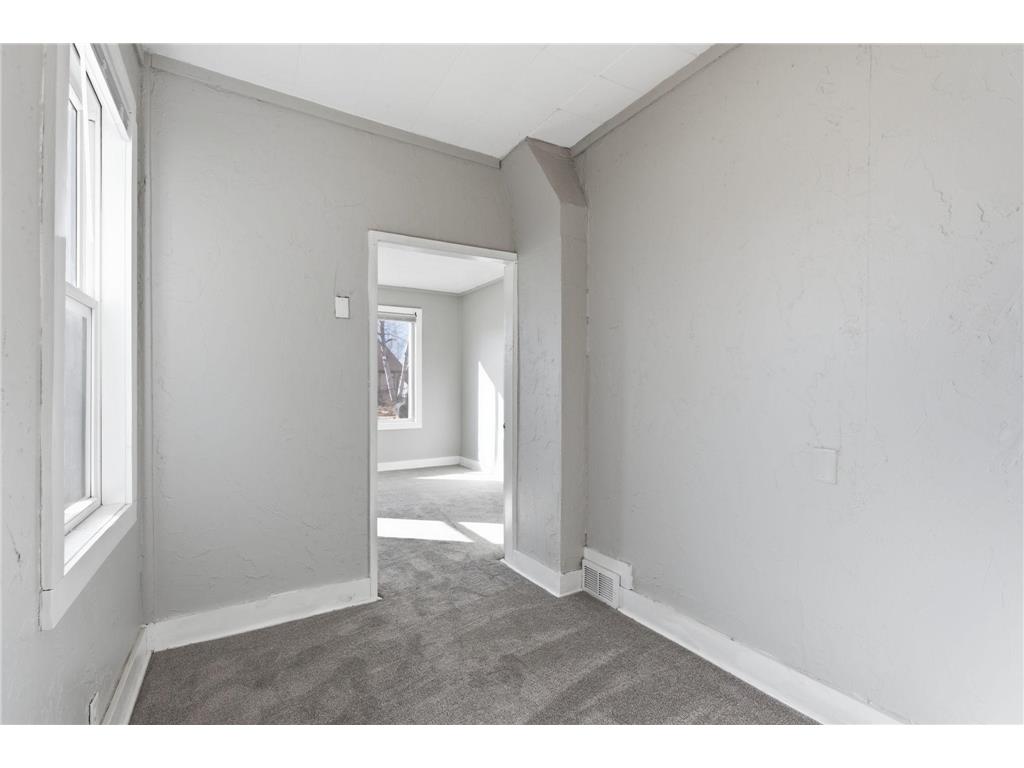2527 Washington Street NE Minneapolis MN 55418 6816026 image18