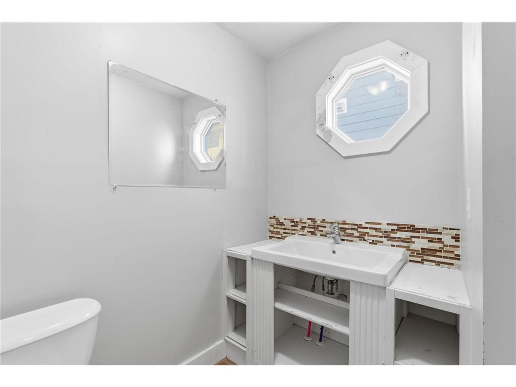 2527 Washington Street NE Minneapolis MN 55418 6816026 image19