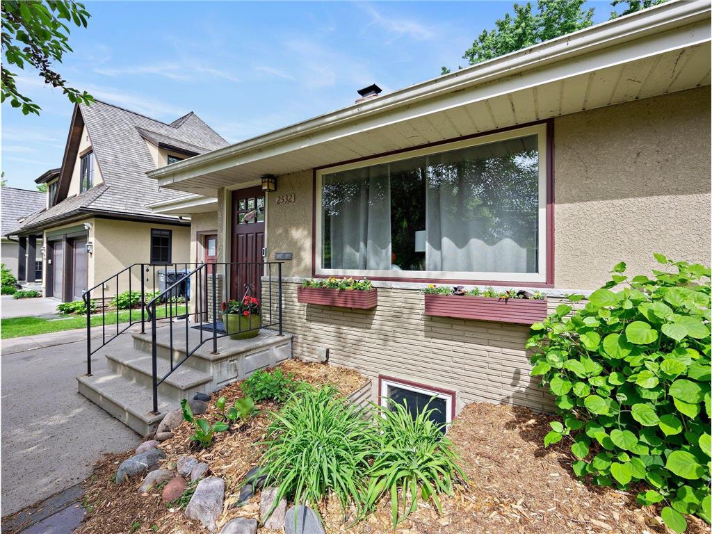 2532 Upton Avenue S Minneapolis MN 55405 6719769 image1