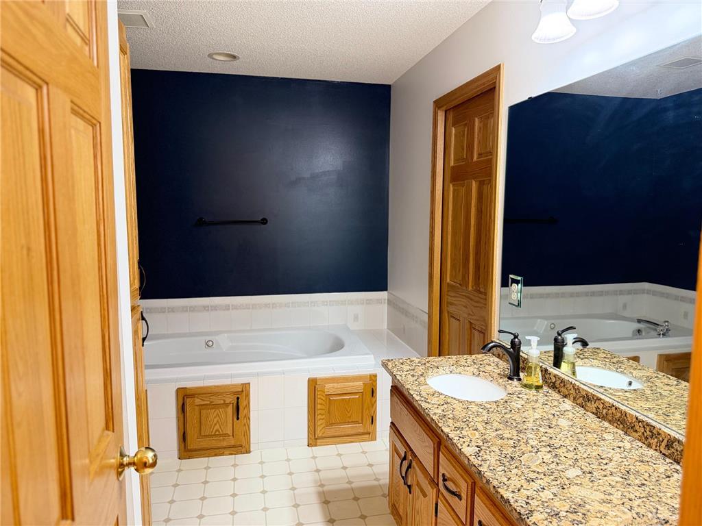 2533 Montana Avenue E Maplewood MN 55119 7082776 image19