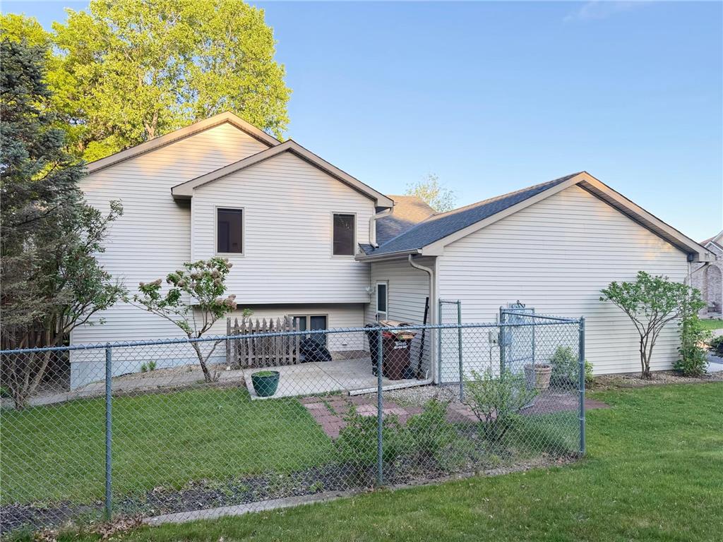 2533 Montana Avenue E Maplewood MN 55119 7082776 image42