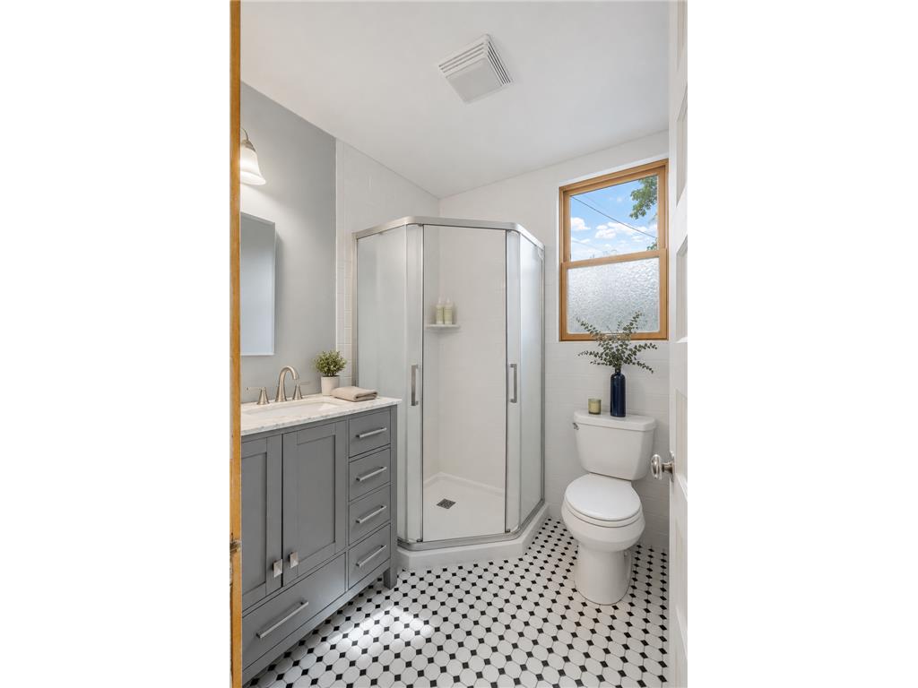 2535 Aldrich Avenue S Minneapolis MN 55405 7055953 image13