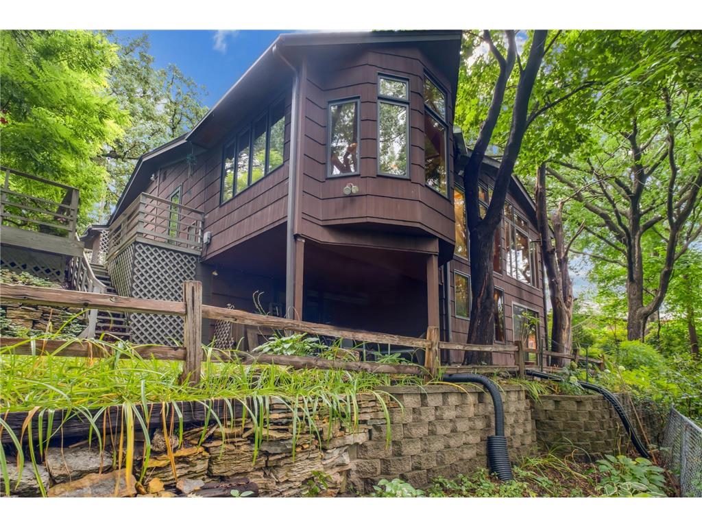 2535 Vale Crest Road Golden Valley MN 55422 - Bassett Creek 6576603 image1