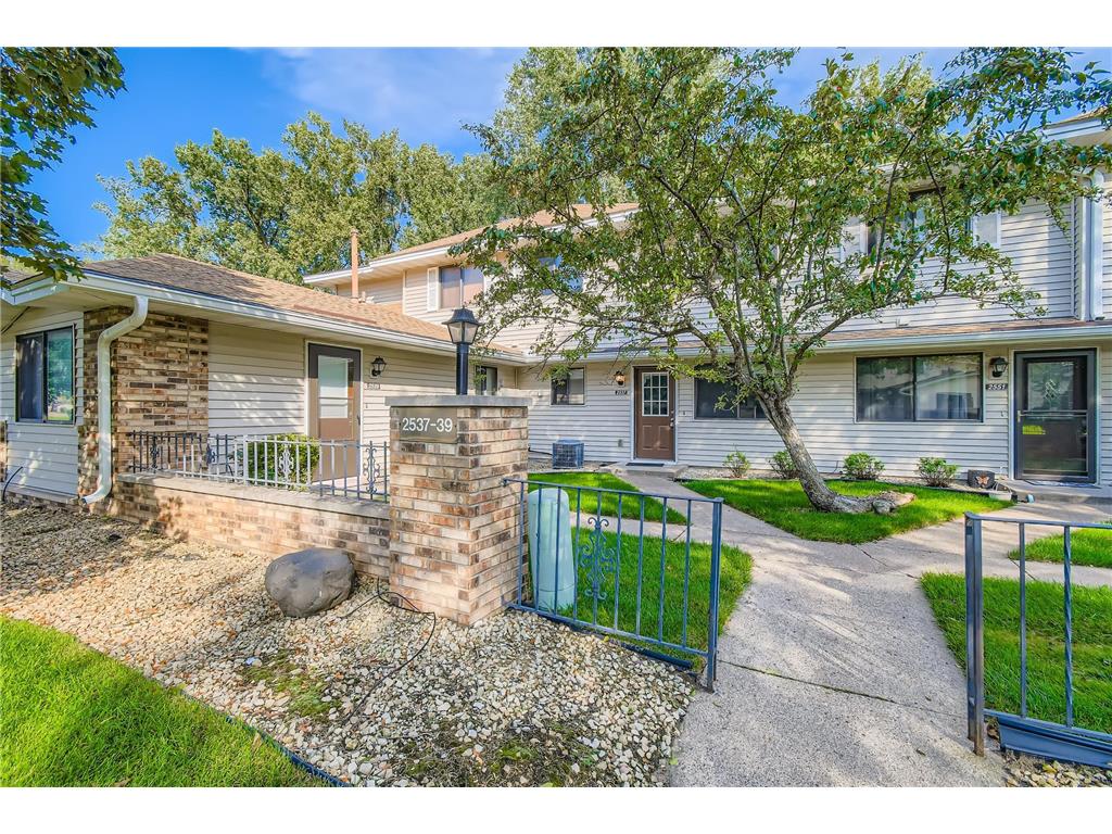2537 Brookdale Lane Brooklyn Park MN 55444 6710818 image1