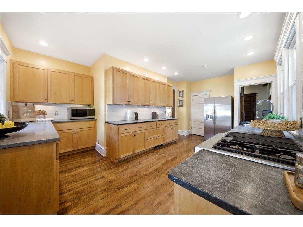 2537 Bryant Avenue S Minneapolis MN 55405 7081875 image8