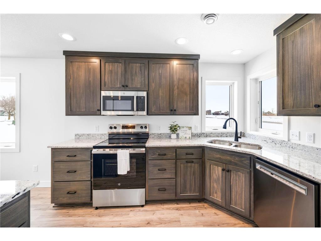 254 Eau Claire Avenue SE Hutchinson MN 55350 6784423 image4